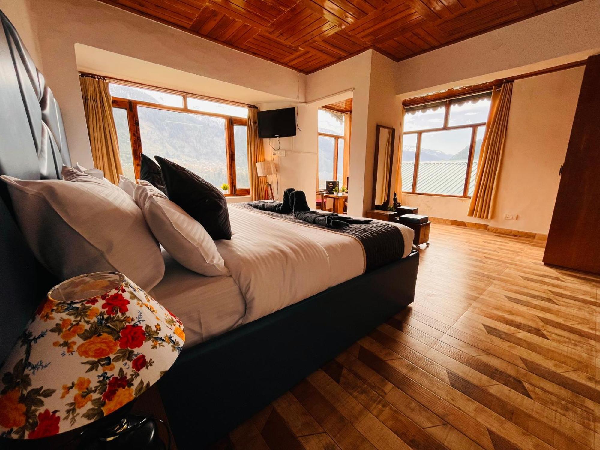 Himalayan Nomad Cottage, Manali ! All 2 Bedroom Independent Cottages ! Personal Lawn Every Cottage ! Parking ! Scenic Mountains View ! Spacious Rooms ! ภายนอก รูปภาพ