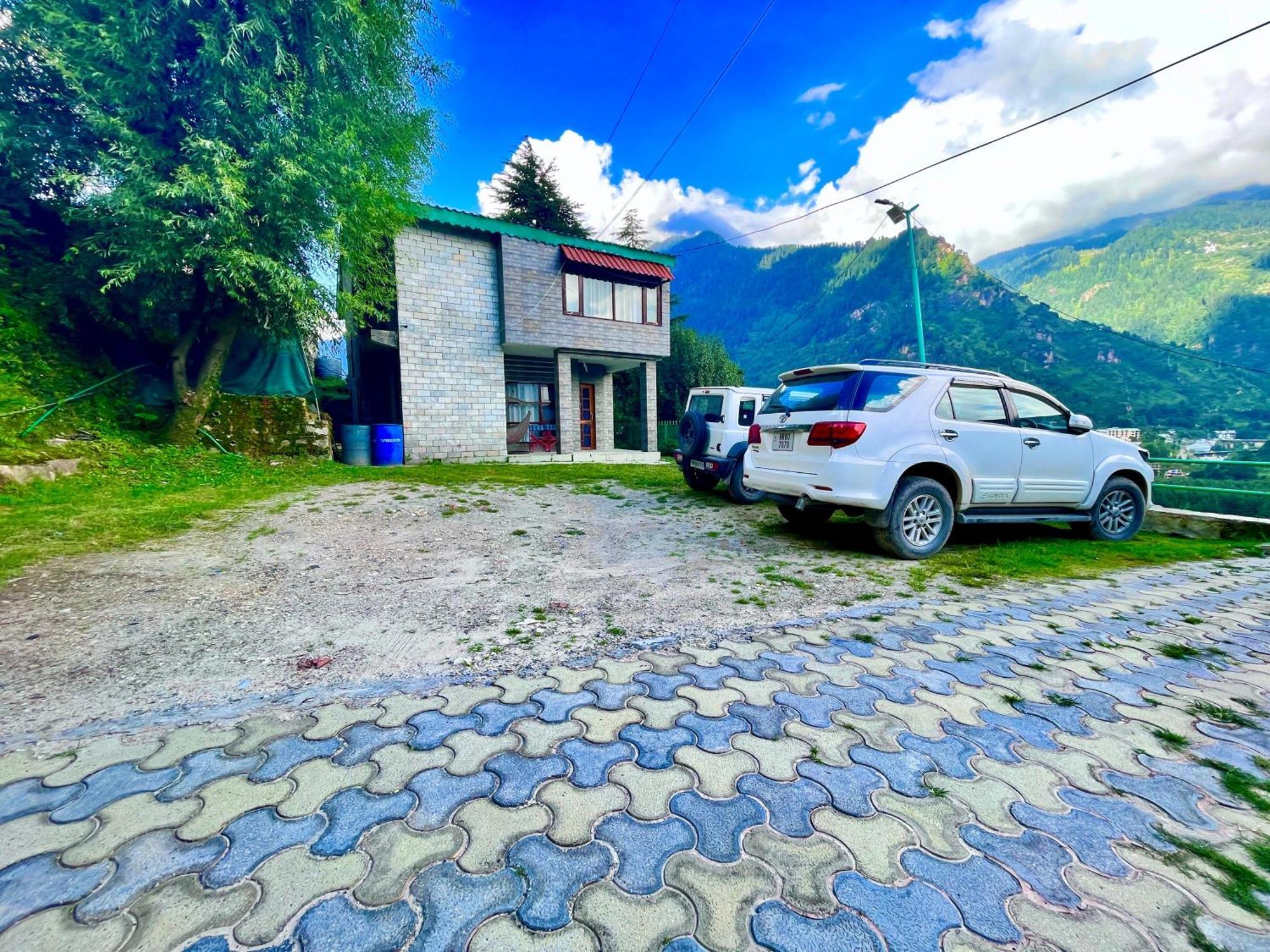Himalayan Nomad Cottage, Manali ! All 2 Bedroom Independent Cottages ! Personal Lawn Every Cottage ! Parking ! Scenic Mountains View ! Spacious Rooms ! ภายนอก รูปภาพ